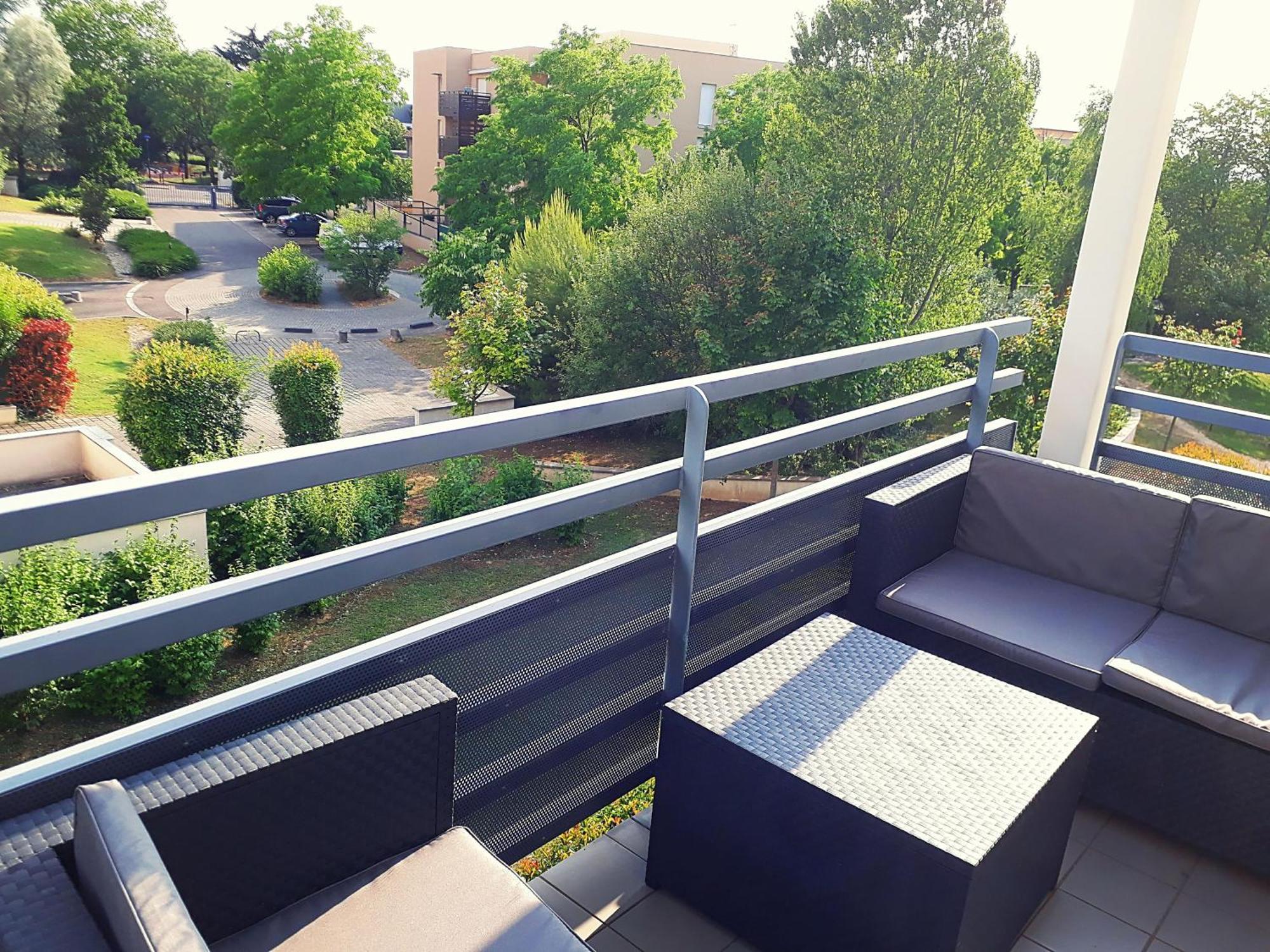 Cosy Appart - Balcon, Parking, Spacieux T2 - Proche Eurexpo Stade 圣普列斯特 外观 照片